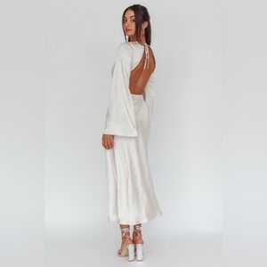 Selfie Leslie Elegant White Backless Dress